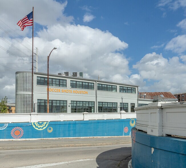 More Photos Of 121 St Emanuel St, Houston Flex For Sale