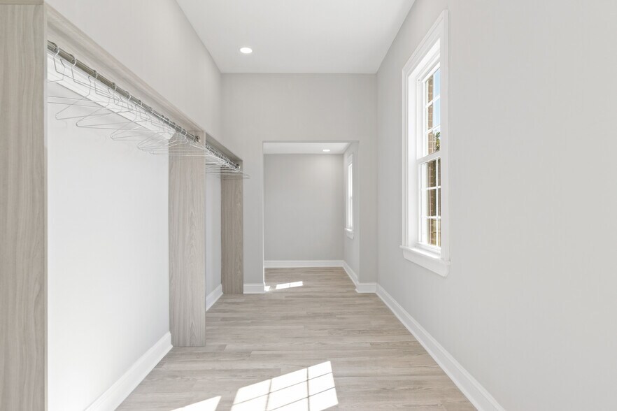 More Photos Of 44 4th St NW, Pulaski Office For Sale