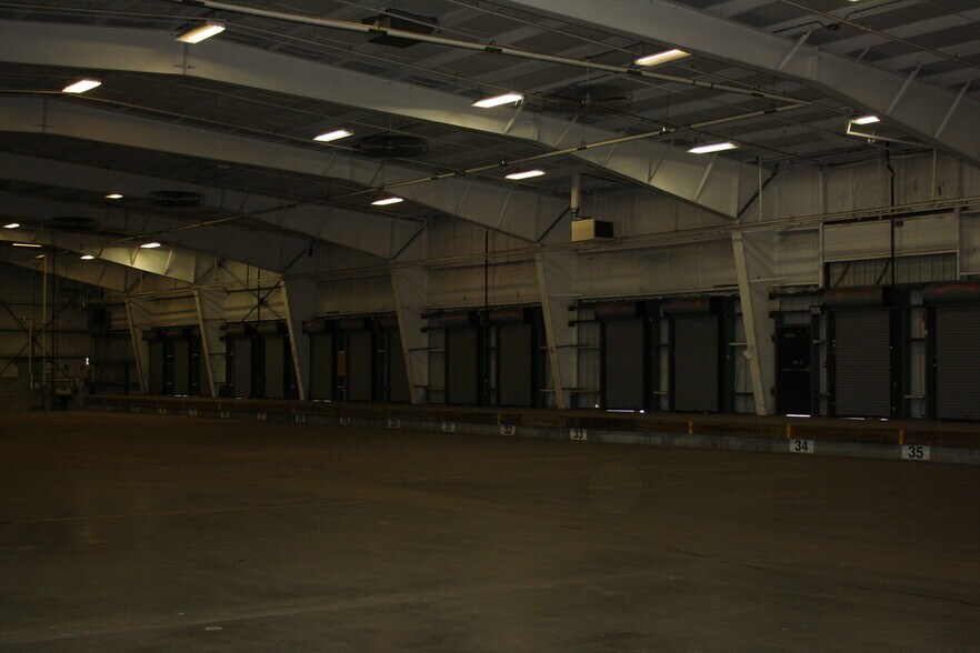 More Photos Of 200 Summer St, Kingston Distribution For Lease