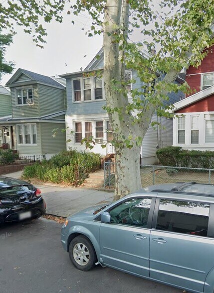 Primary Photo Of 8435 124th St, Kew Gardens Multifamily For Sale
