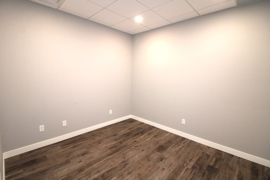 More Photos Of 116 1st St SW, Minot Medical For Lease