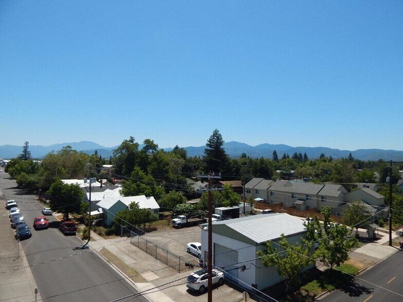 More Photos Of 327 S Fir St, Medford Warehouse For Sale