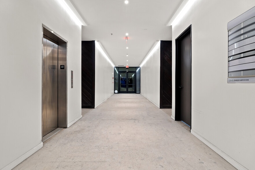 More Photos Of 19500-19510 Ventura Blvd, Tarzana Medical For Lease