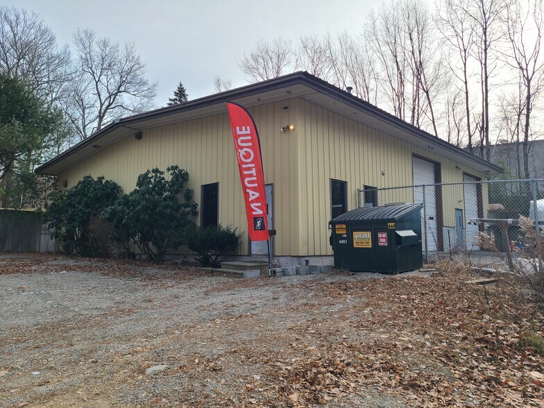 More Photos Of 11 Town Forest Rd, Oxford Warehouse For Lease