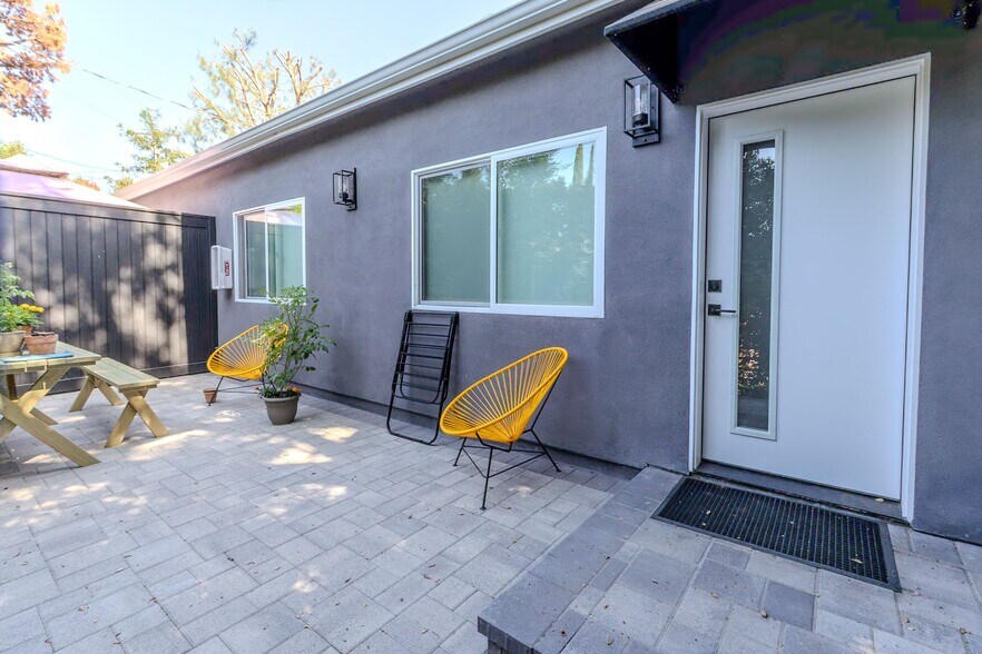 More Photos Of 2700 Prospect Ave, La Crescenta Apartments For Sale