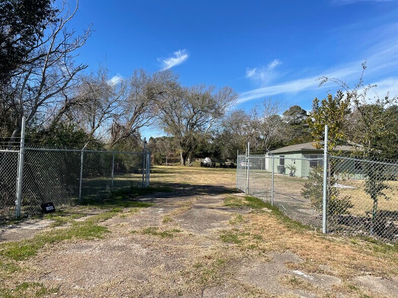 Primary Photo Of 1300 Martin Luther King Blvd,, La Marque Service For Sale