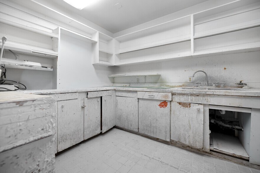 More Photos Of 3325 Barham Blvd, Los Angeles Office For Lease