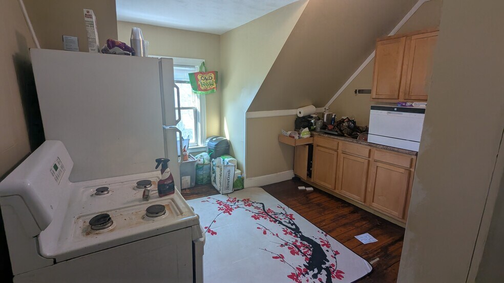 More Photos Of 15-17 Emmett St, Providence Apartments For Sale