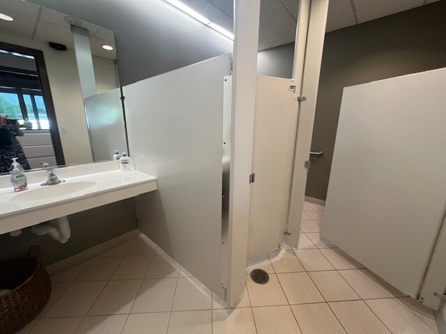 More Photos Of 220 N River St, East Dundee Freestanding For Sale