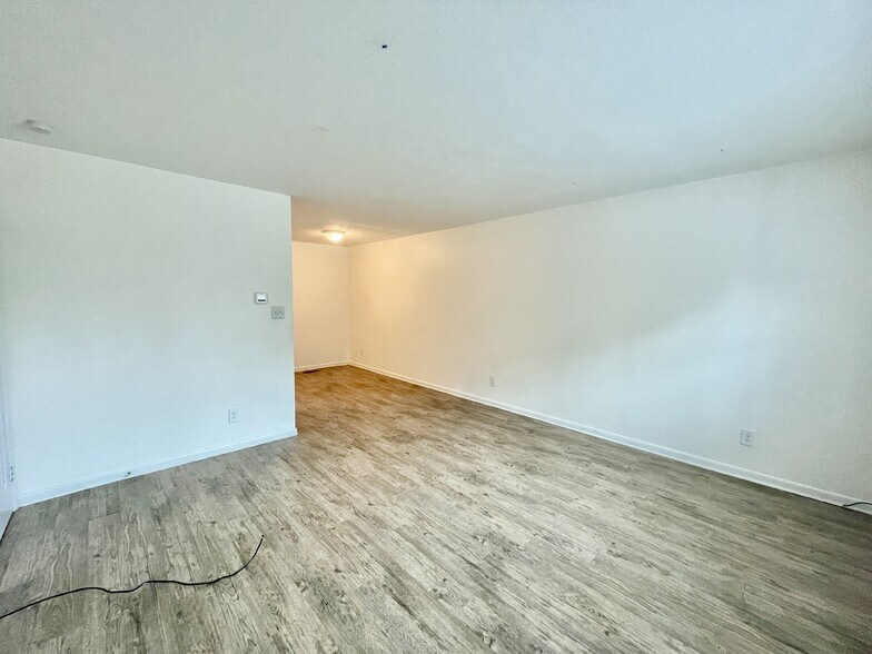 More Photos Of 812-830 Pilot Ave, Fayetteville Multifamily For Sale