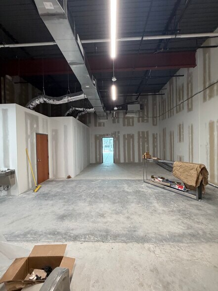 More Photos Of 5615 Wellington Rd, Gainesville Flex For Lease