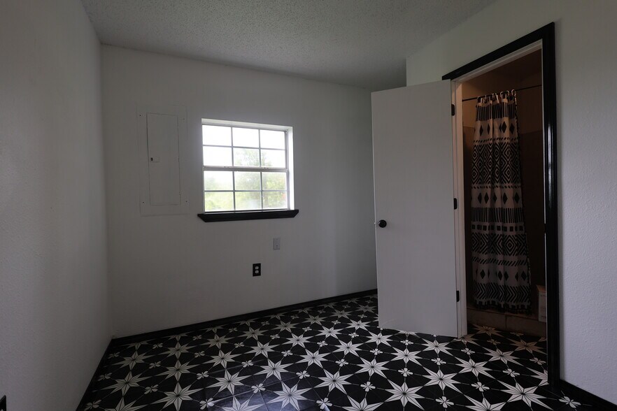 More Photos Of 25377 Welling rd, Welling Apartments For Sale