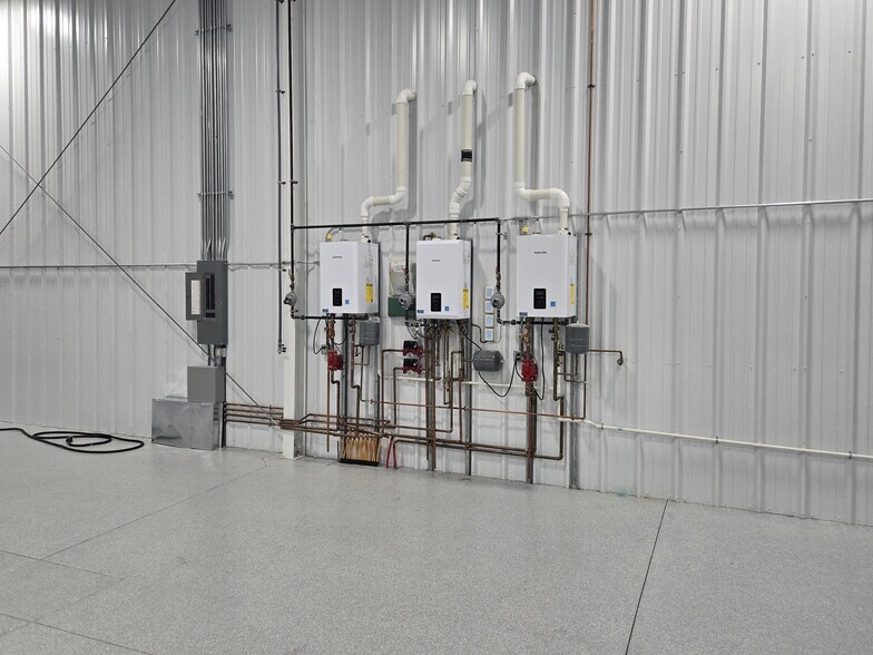 More Photos Of 16001 Boyle Lane, Evansville Warehouse For Lease