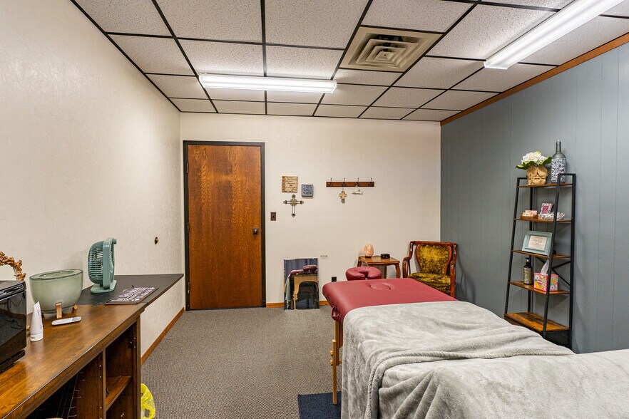 More Photos Of 102 W 5th St, Canton General Retail For Sale