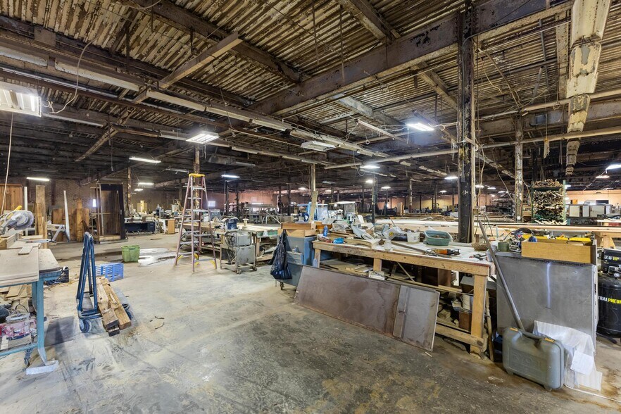 More Photos Of 115 Mill St, Warrenville Manufacturing For Sale