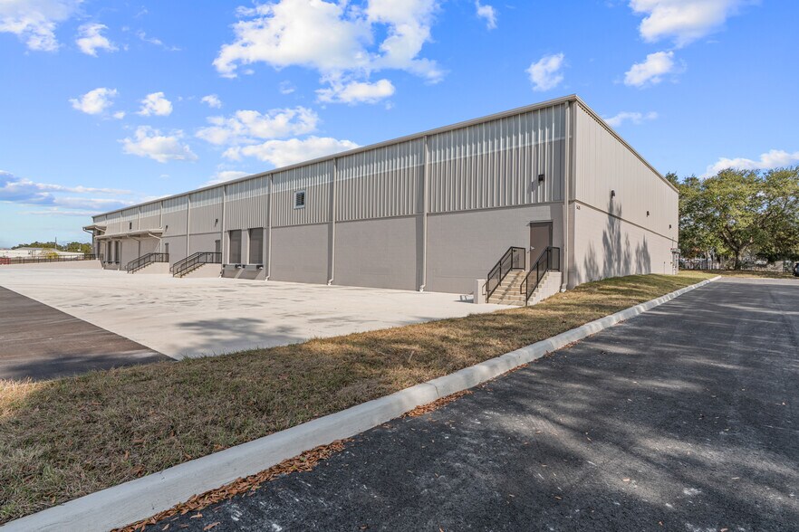 More Photos Of 5435 SW 6th Pl, Ocala Warehouse For Lease