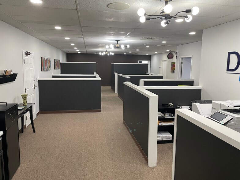 More Photos Of 1300 Cummins Rd, Des Moines General Retail For Lease