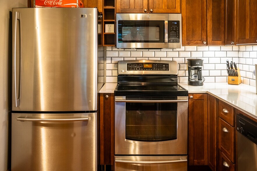 More Photos Of 1002 Old 66 Rd, Hydro Land For Sale