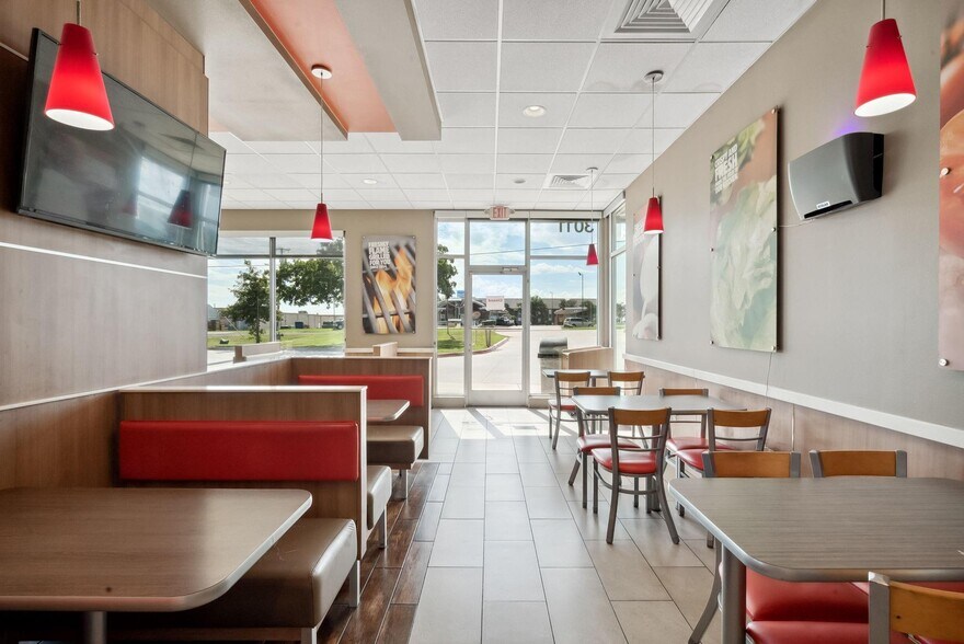 More Photos Of 3011 W Washington St, Stephenville Fast Food For Lease