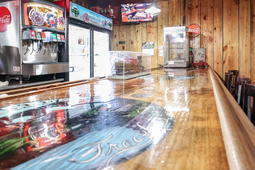More Photos Of 327 Railroad Ave, Tracy City General Retail For Sale