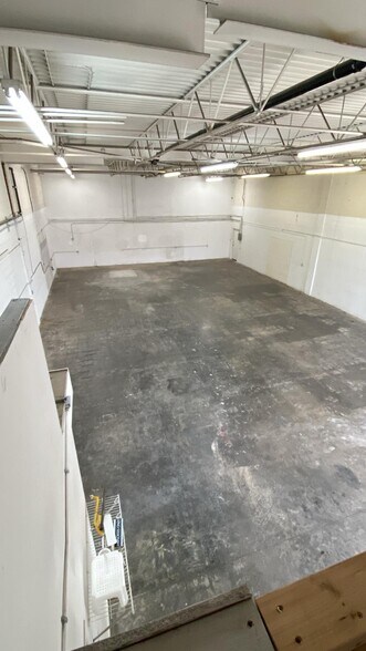 More Photos Of 52 129 Av NW, Edmonton Industrial For Lease