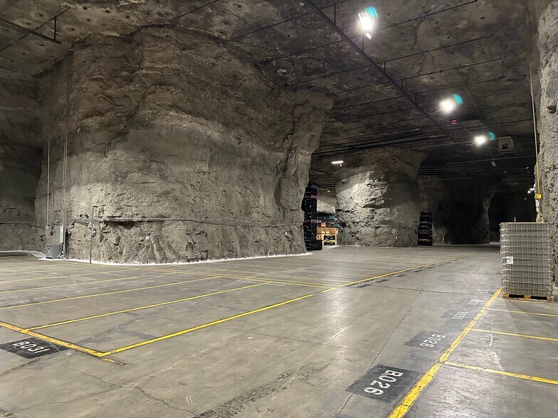 More Photos Of 3610 E Kearney St, Springfield Warehouse For Lease