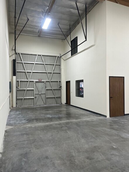 More Photos Of 11135 E Rush St, South El Monte Manufacturing For Lease