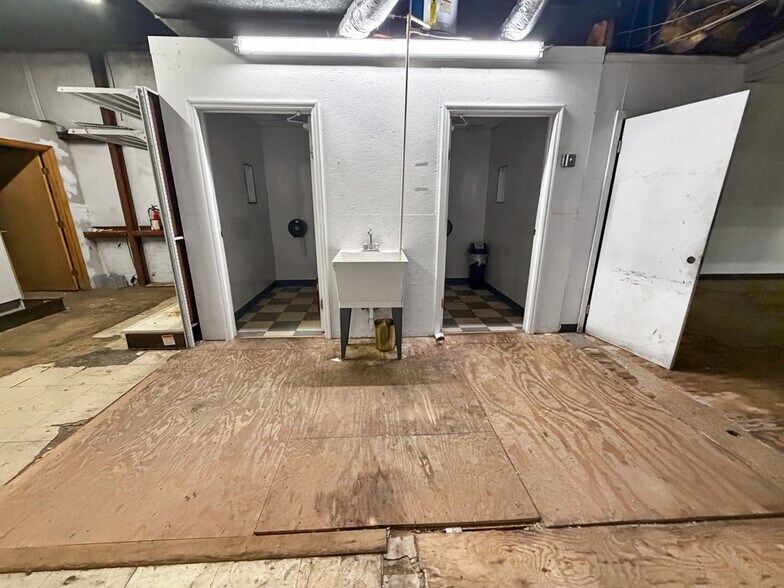 More Photos Of 425 Camden Rd, Huntington Drugstore For Sale
