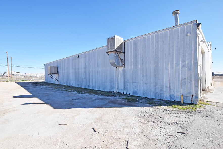 More Photos Of 302 Industrial Ave, Odessa Warehouse For Sale