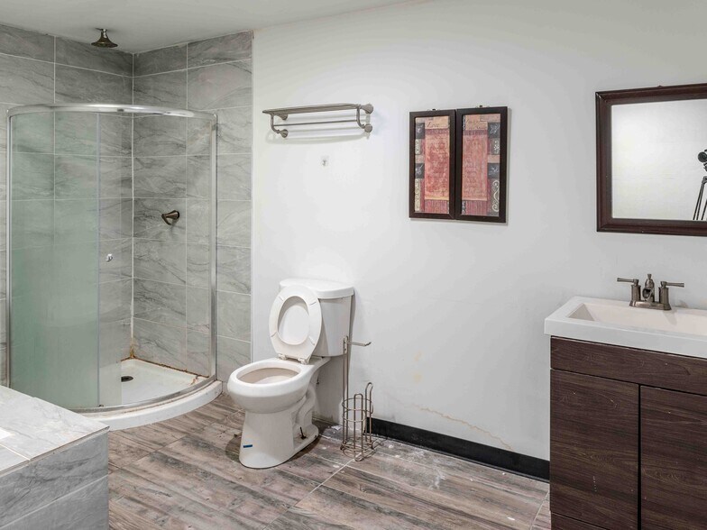 More Photos Of 210 E Galena Ave, Aurora General Retail For Sale