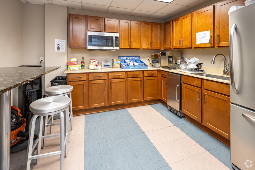 More Photos Of 1018 Central Ave, Metairie Service For Lease