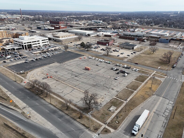 More Photos Of 400 SE 8th Ave, Topeka Land For Sale