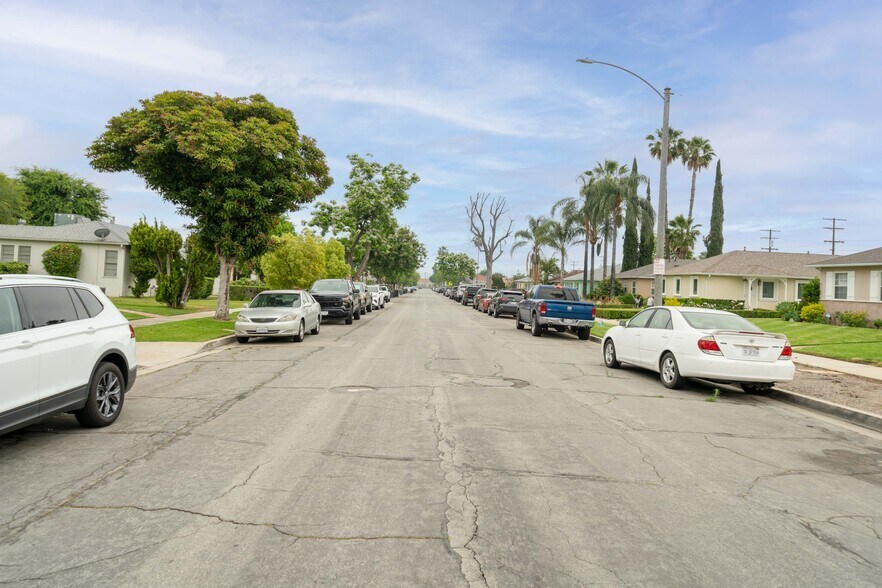More Photos Of 2569 N Lincoln St, Burbank Multifamily For Sale