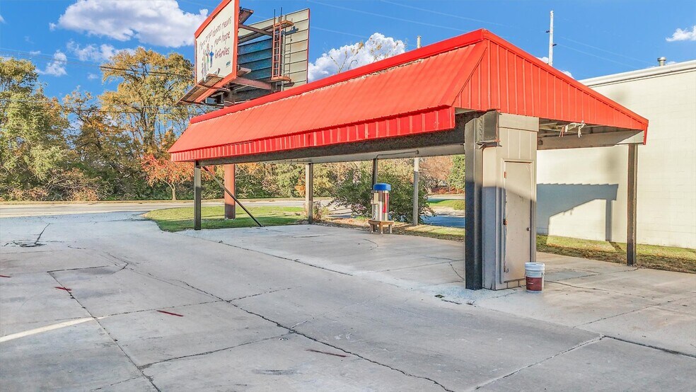 More Photos Of 501 E University Ave, Urbana Carwash For Sale