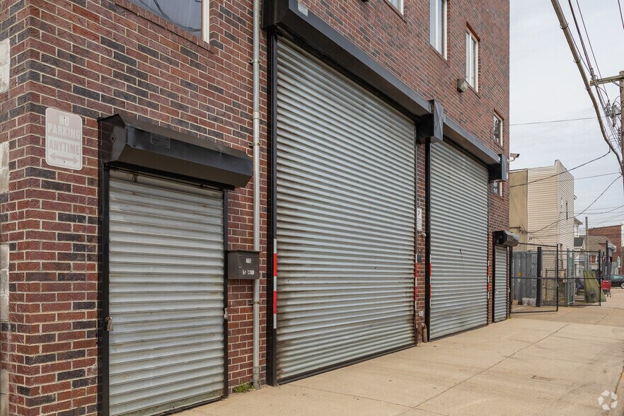 More Photos Of 210 Grandview Ave, Staten Island Warehouse For Lease