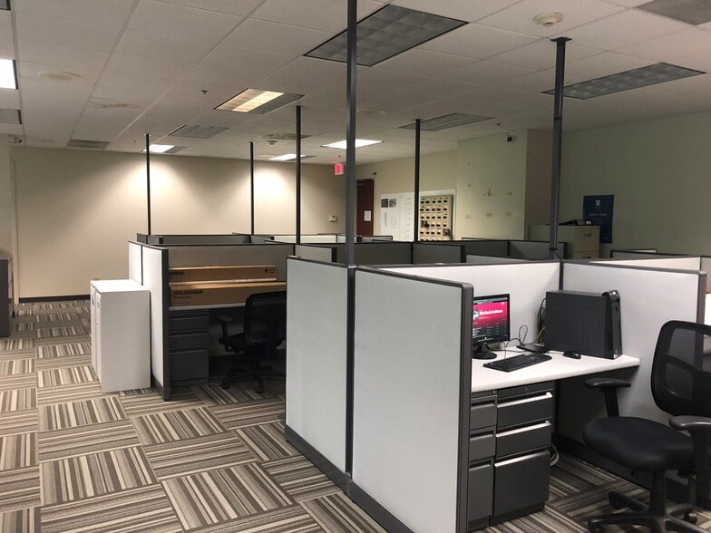 More Photos Of 4200 Cantera Dr, Warrenville Business Park For Sale