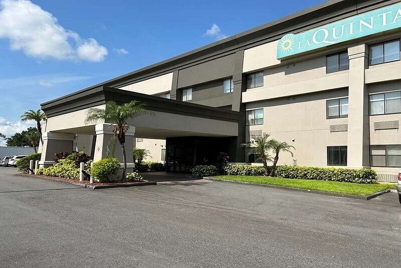 More Photos Of 2051 Consulate Dr, Orlando Hotel For Sale