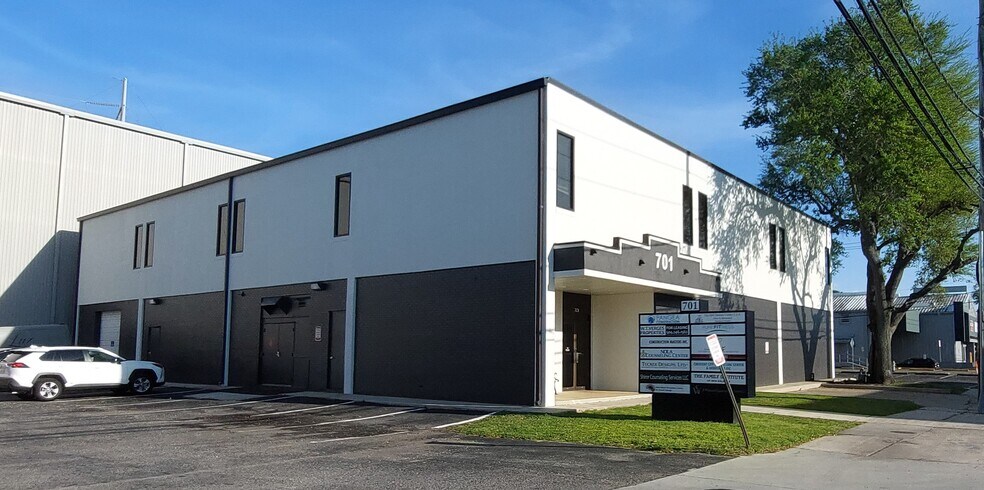 More Photos Of 701 Papworth Ave, Metairie Office For Sale