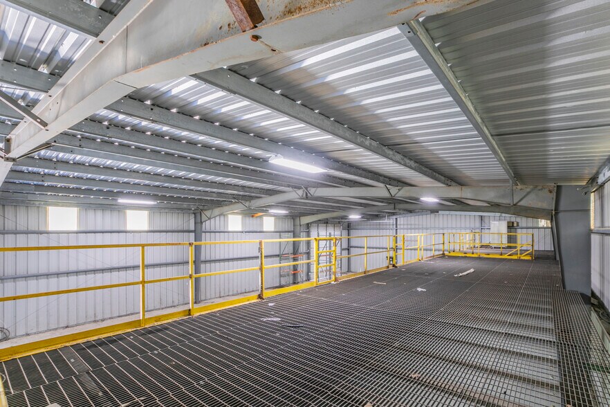 More Photos Of 4139 Burleson Blvd, Alvarado Warehouse For Sale