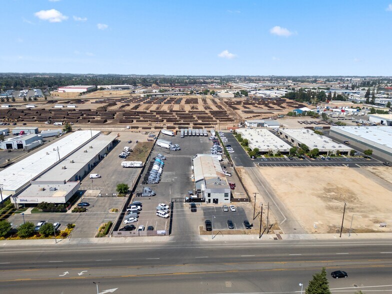 More Photos Of 4451 N Brawley Ave, Fresno Warehouse For Sale