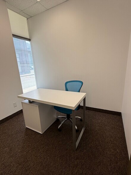 More Photos Of 125 Lakeshore Rd E, Mississauga Coworking Space