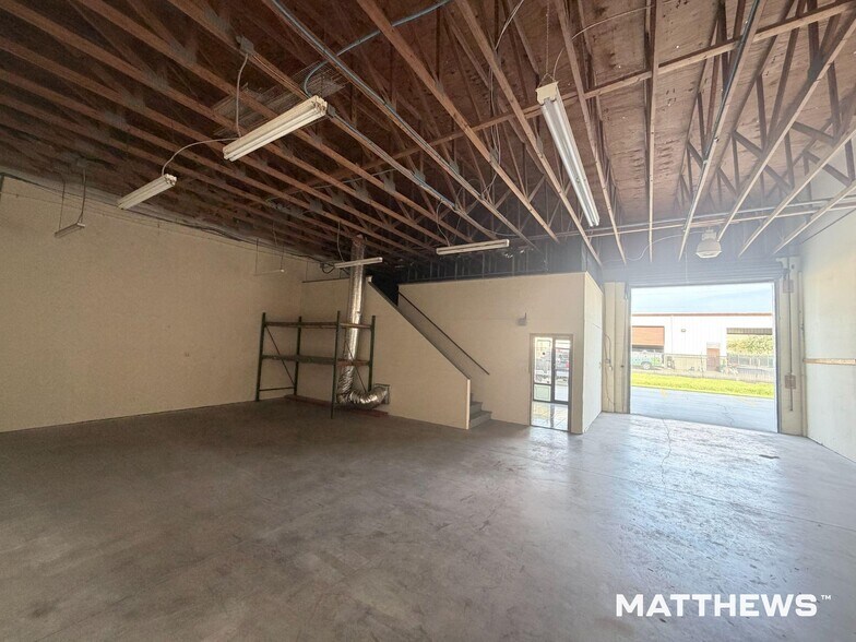 More Photos Of 100 Commerce Way, Sanford Warehouse For Lease