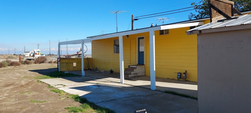 More Photos Of 27564 Highway 119, Taft Specialty For Sale