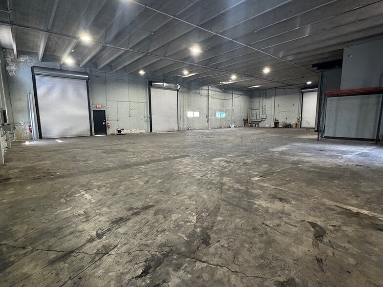 More Photos Of 5280 NW 77th Ct, Doral Warehouse For Lease
