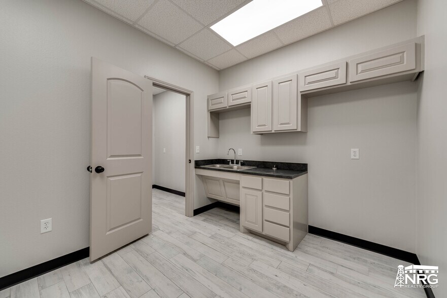 More Photos Of 2810 County Rd 130 rd, Midland Warehouse For Sale