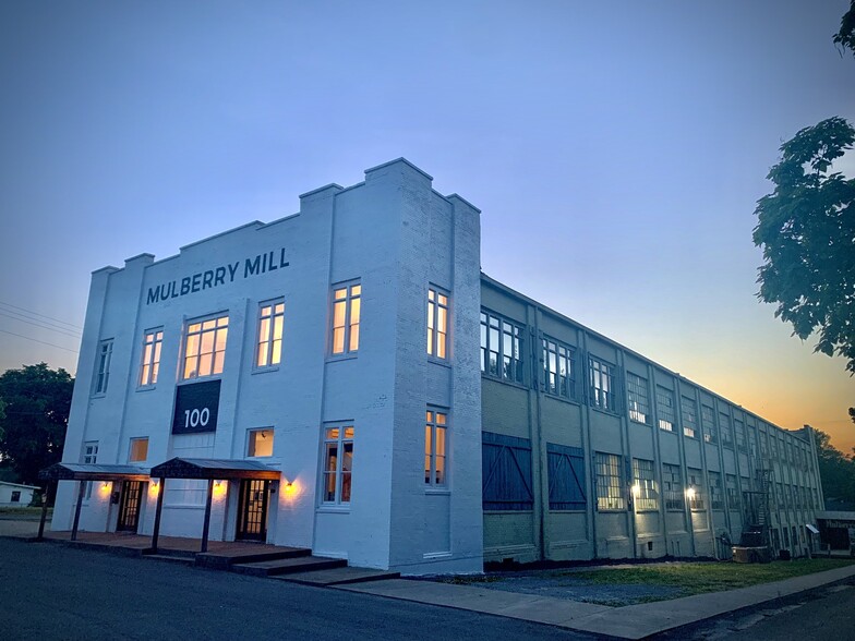 Primary Photo Of 100 S Mulberry St, Dickson Coworking Space