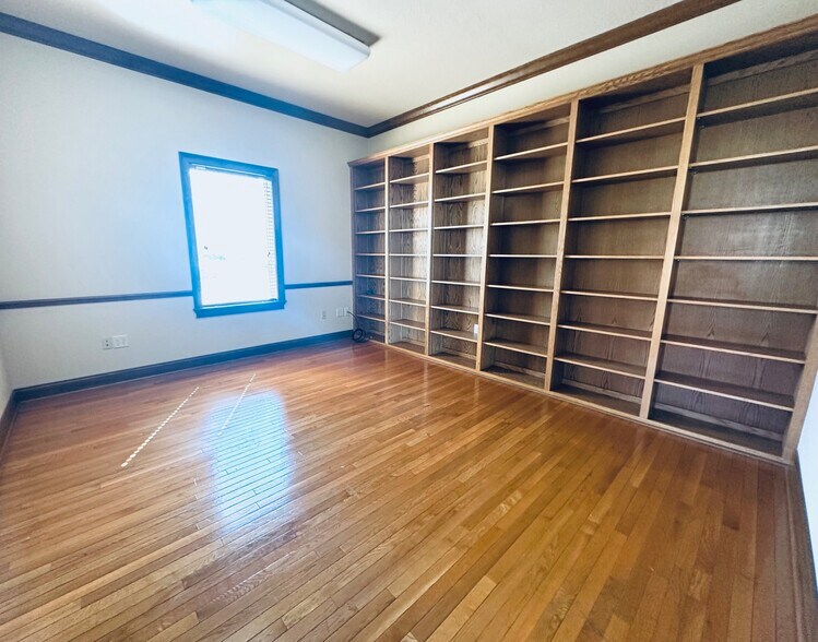 More Photos Of 5115 S Lakeland Dr, Lakeland Office For Lease