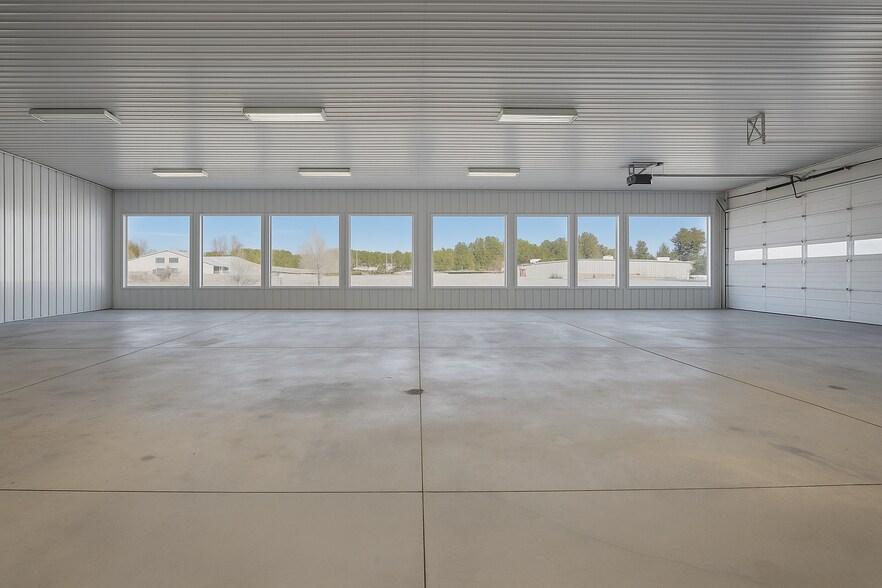 More Photos Of 2100 W Main St, Newcastle Flex For Sale