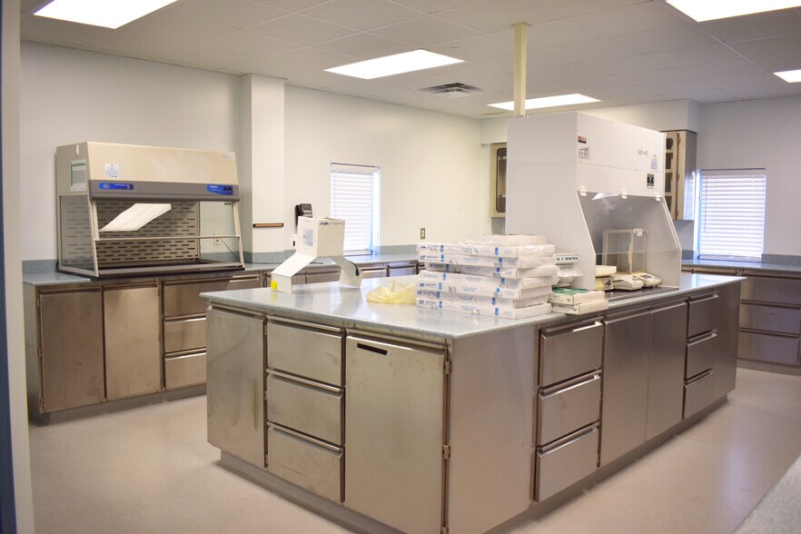 More Photos Of 1470 Hampton Plaza Dr, Kernersville Medical For Sale