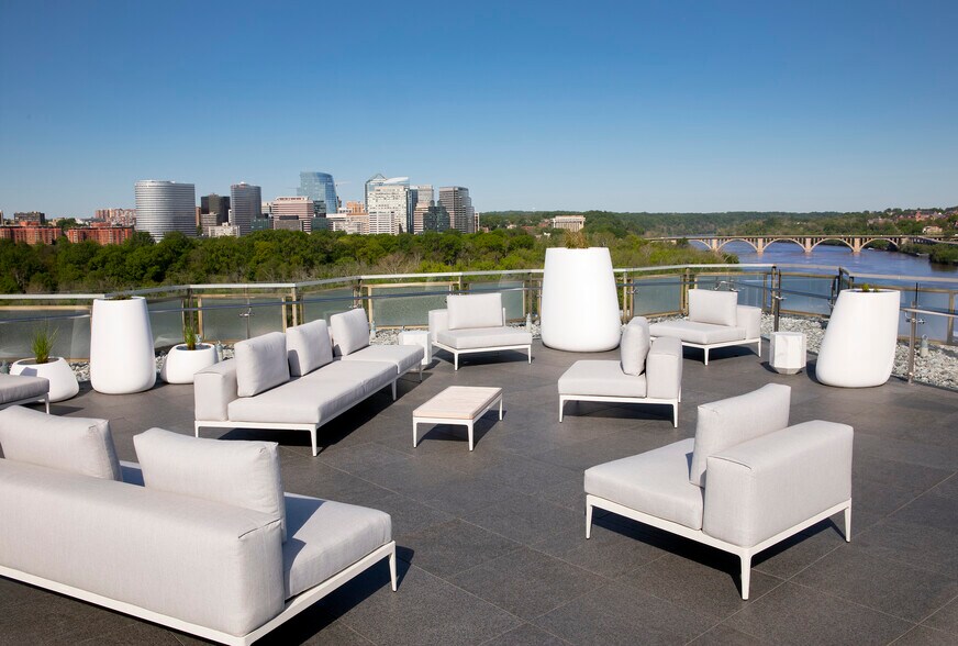 More Photos Of 600 New Hampshire Ave NW, Washington Office For Sale